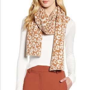 Halogen Jaquard leopard print reversible scarf